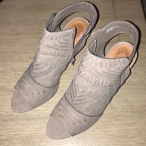 Open toe ankle booties; grey